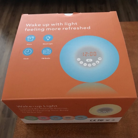 Wadeo- Wake Up Light Alarm Clock with Colored Sunrise Simulation. - Picture 2 of 4